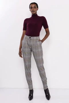 Derékbőség: 37 cm; Csípőbőség: 53 cm;  Külső szárhossz: 102 cm