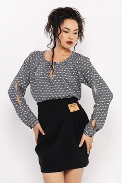 Meshi felső fekete-ekrü A mintás